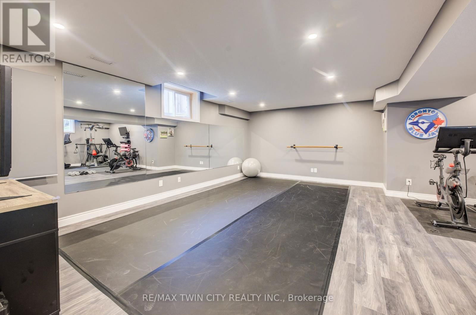 354 SALISBURY AVENUE Image 23