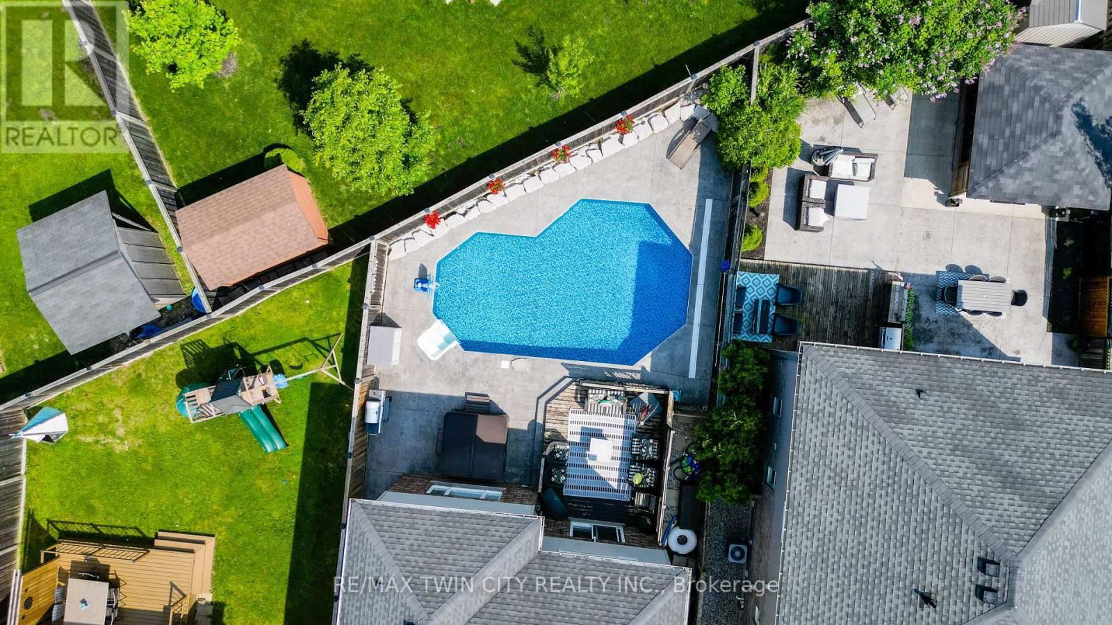 354 SALISBURY AVENUE Image 32