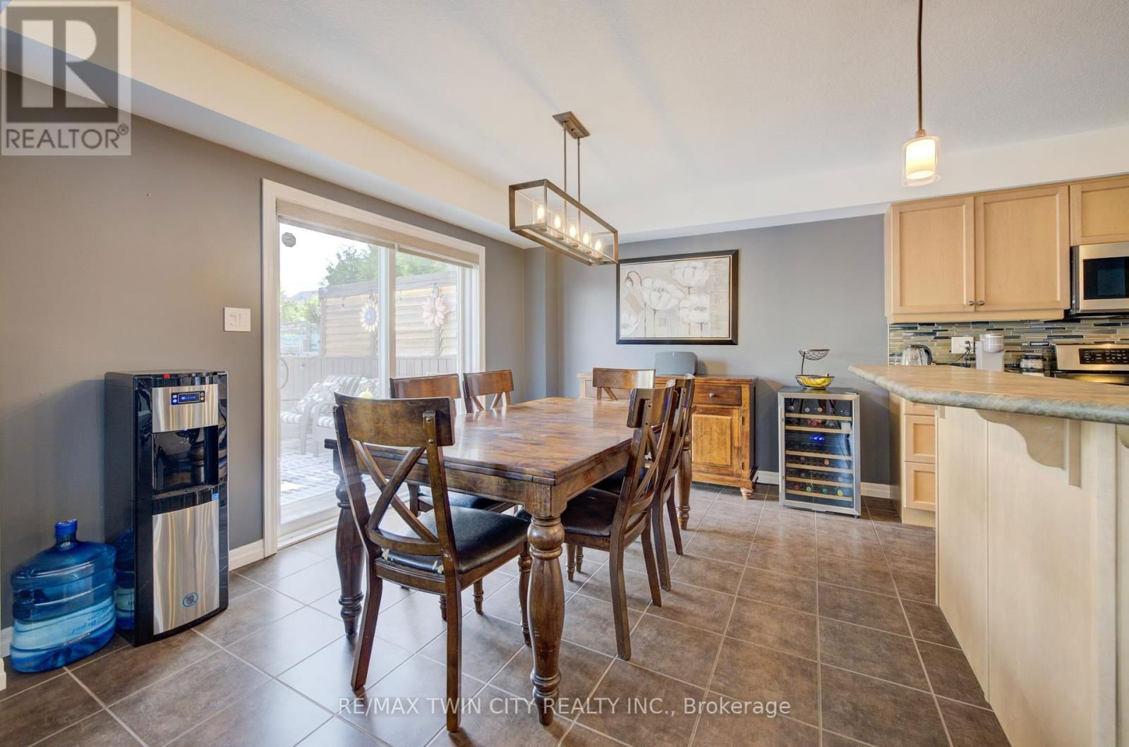 354 SALISBURY AVENUE Image 9