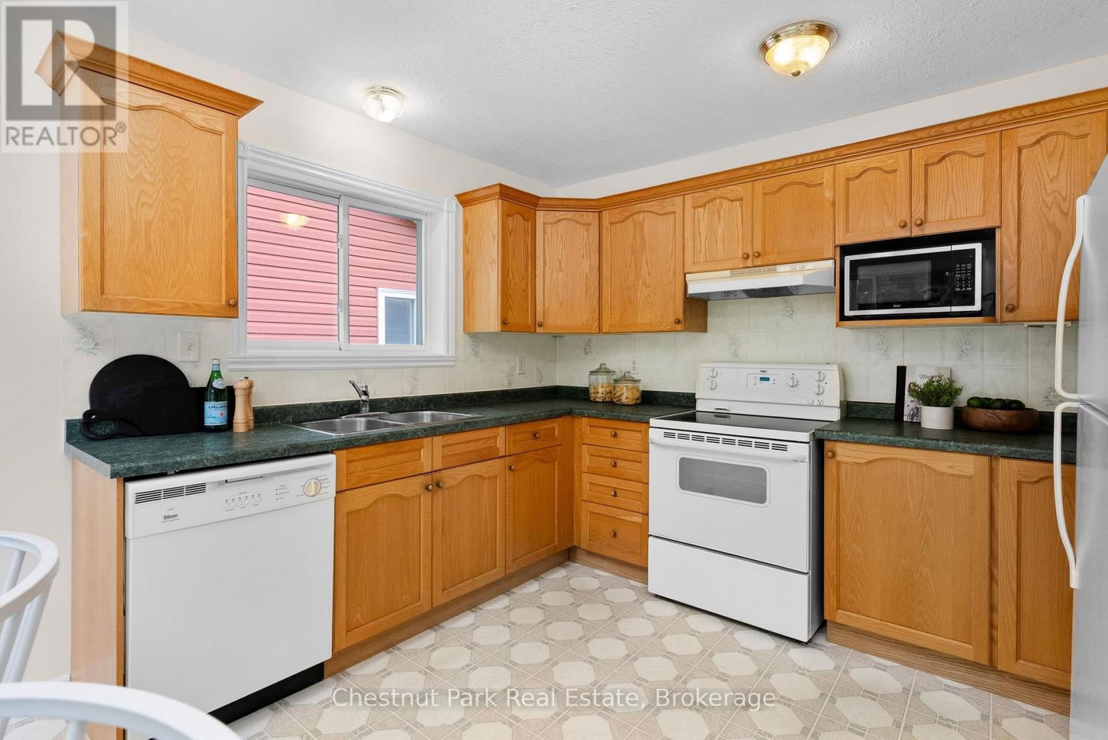 20 HILLTOP DRIVE Image 11