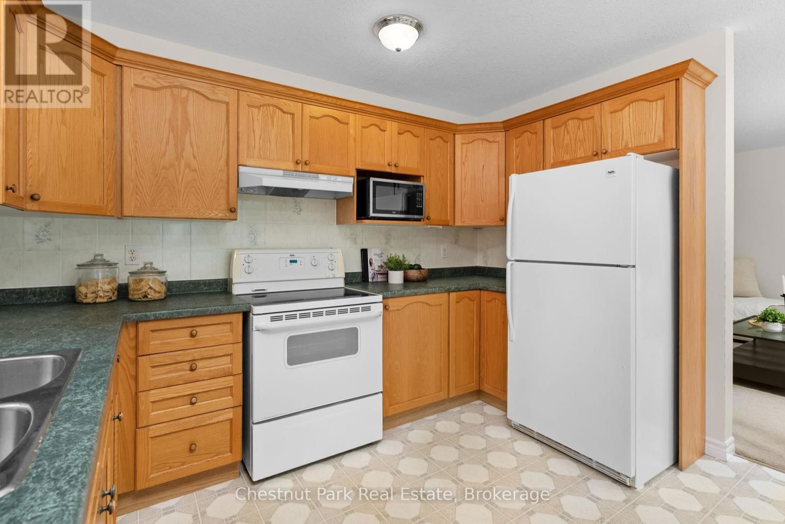 20 HILLTOP DRIVE Image 12