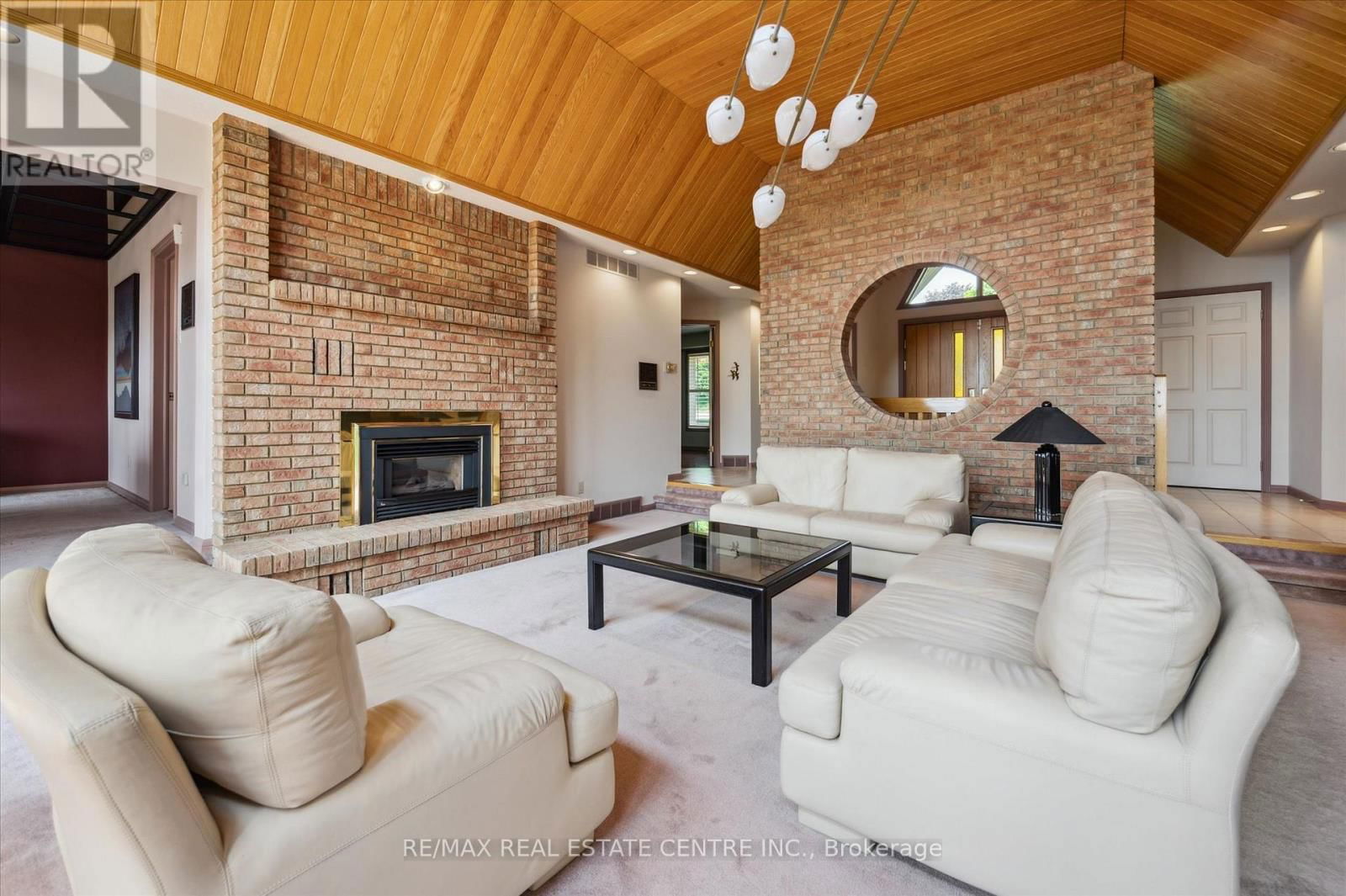 211 EDGEHILL DRIVE Image 10