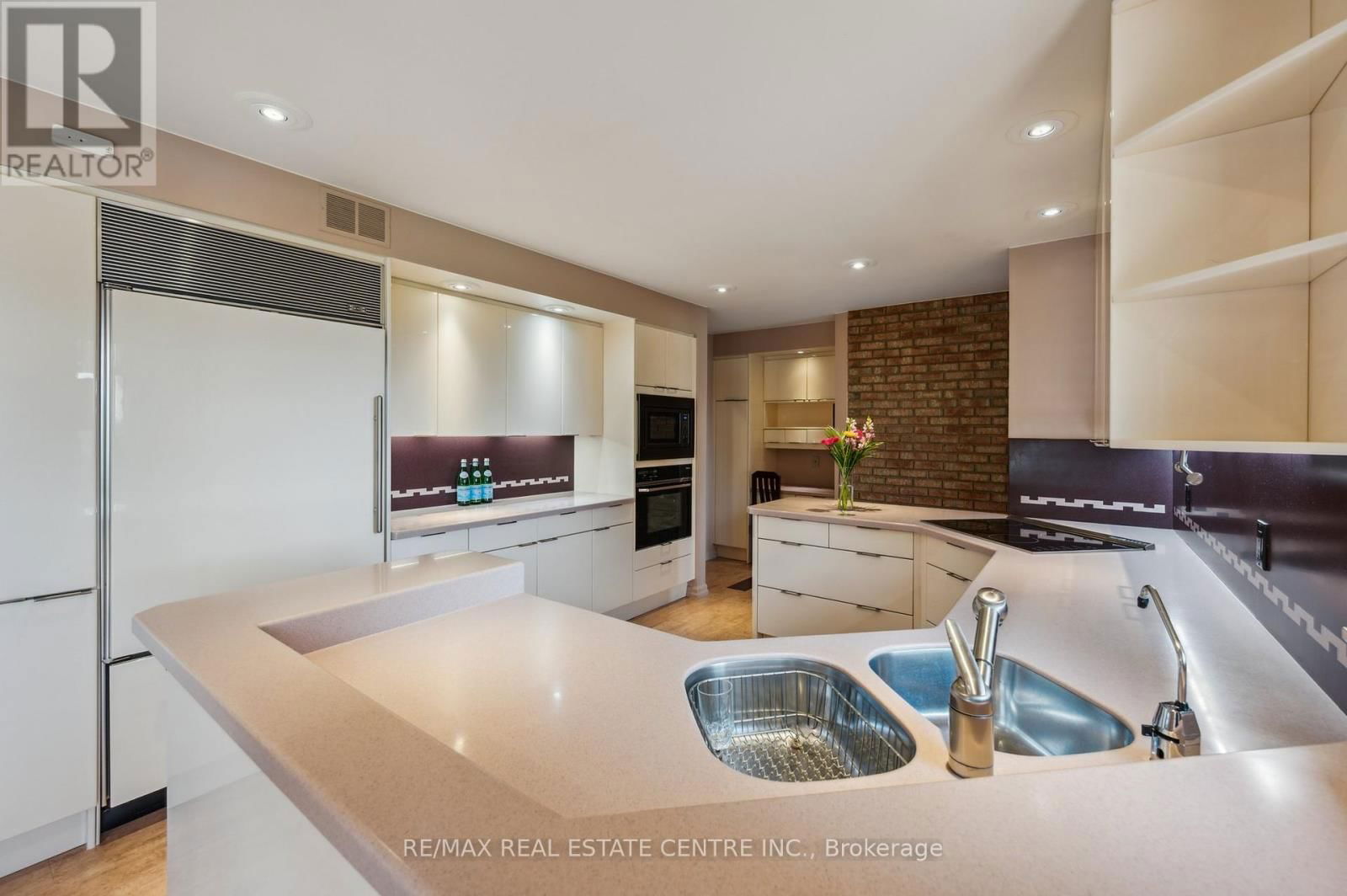 211 EDGEHILL DRIVE Image 13