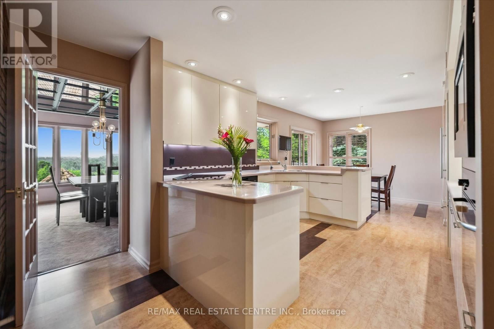 211 EDGEHILL DRIVE Image 15