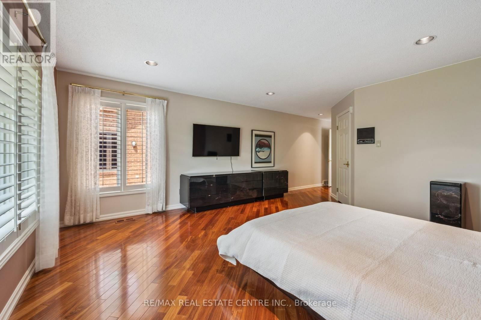 211 EDGEHILL DRIVE Image 20
