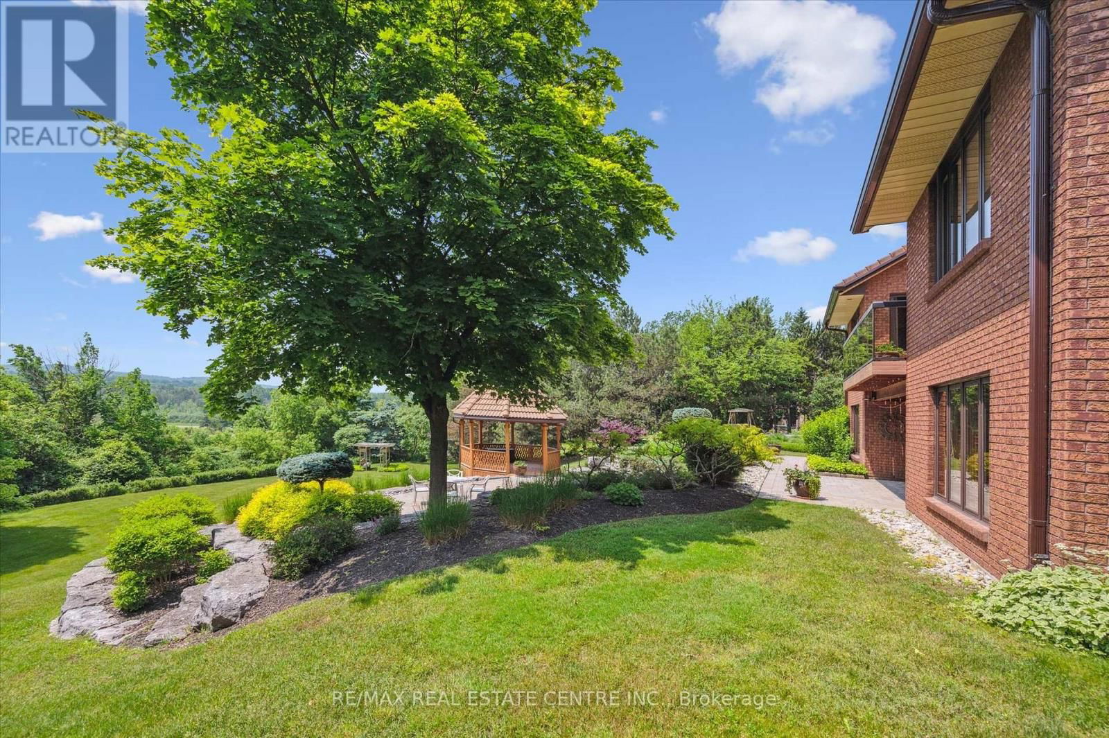 211 EDGEHILL DRIVE Image 43