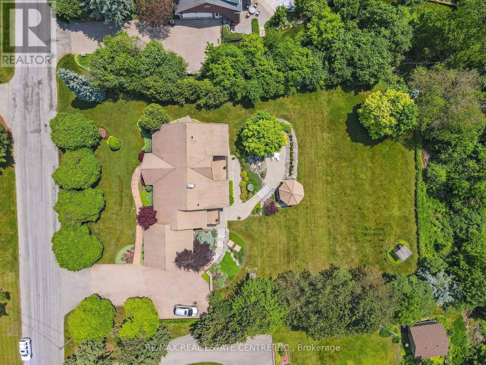 211 EDGEHILL DRIVE Image 44