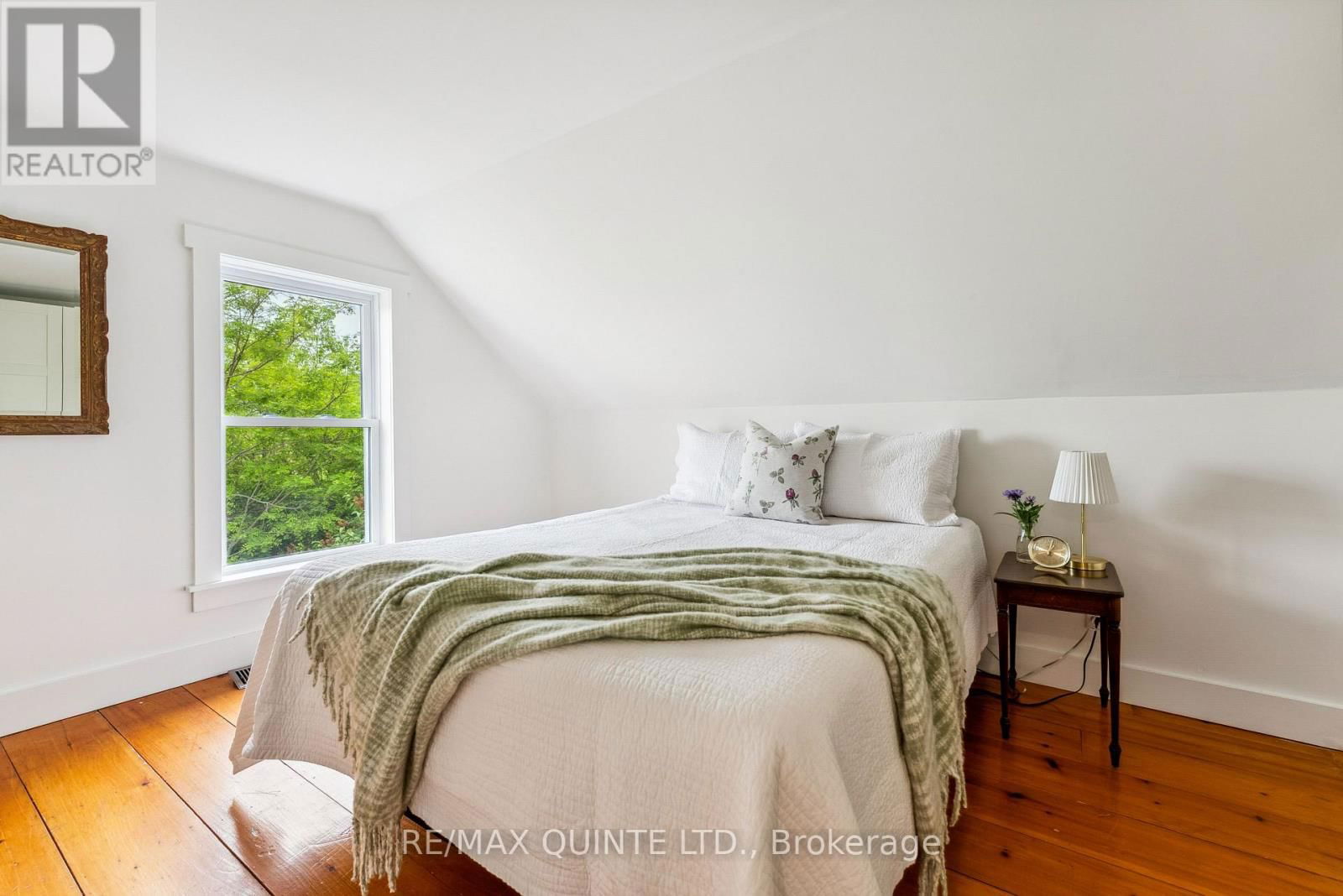 891 CHASE ROAD Image 32