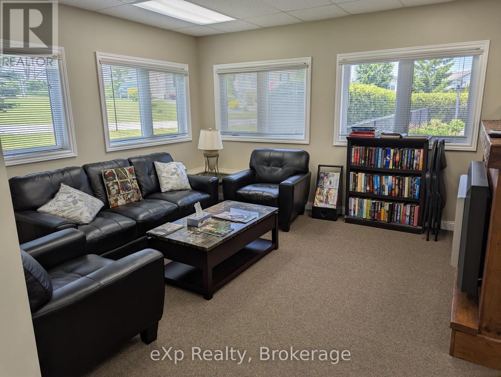 53 CREEKSIDE CIRCLE Image 43
