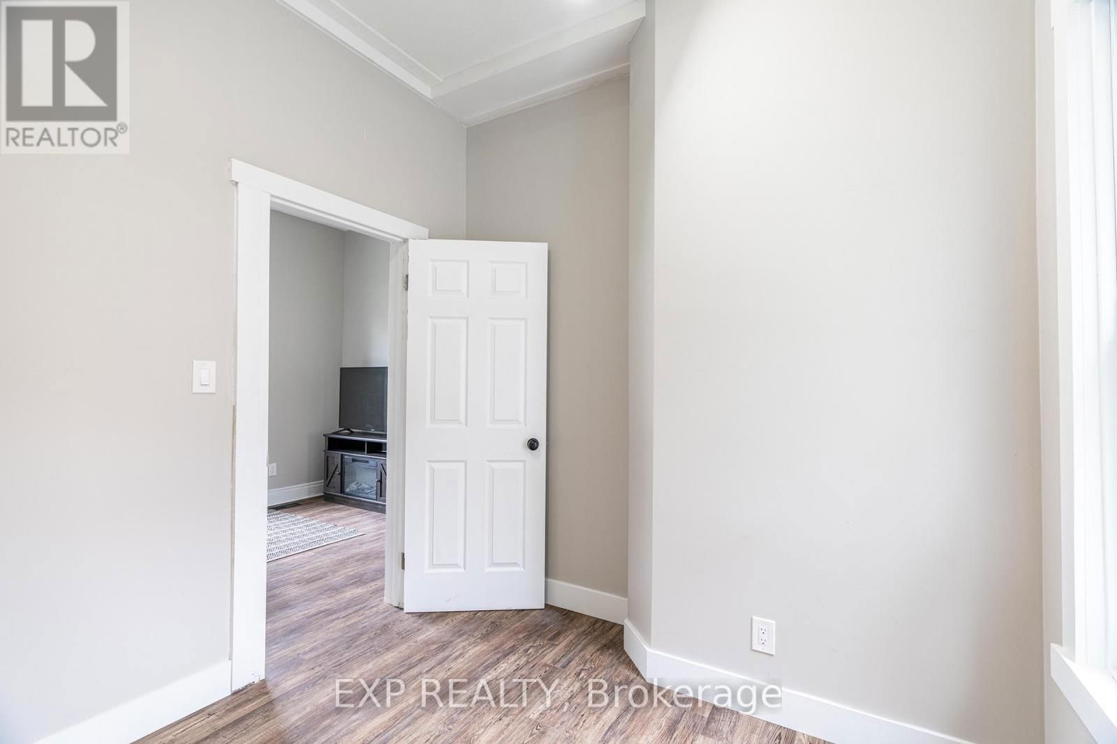 354 SPRUCE STREET Image 11
