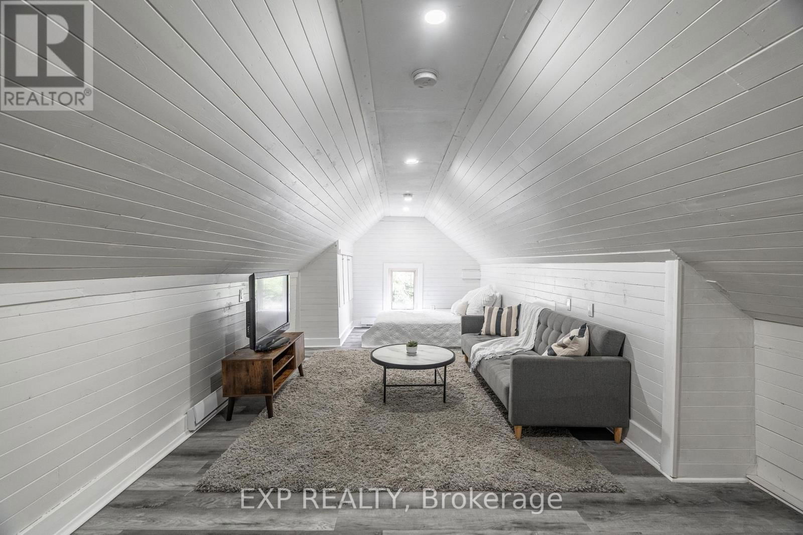 354 SPRUCE STREET Image 26