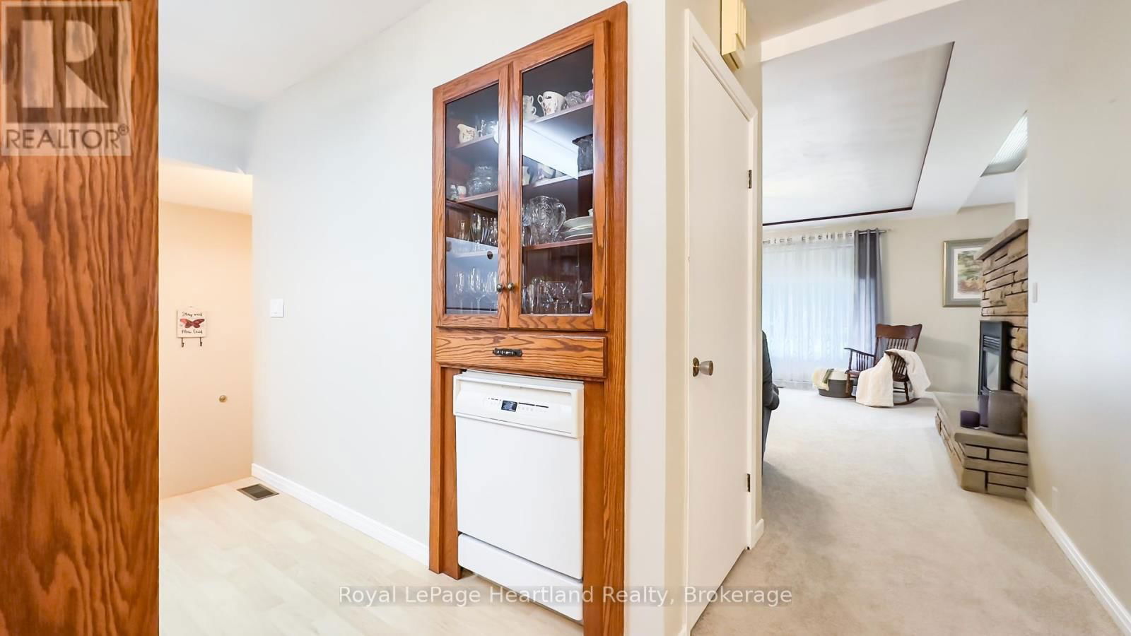106 OXFORD STREET Image 19