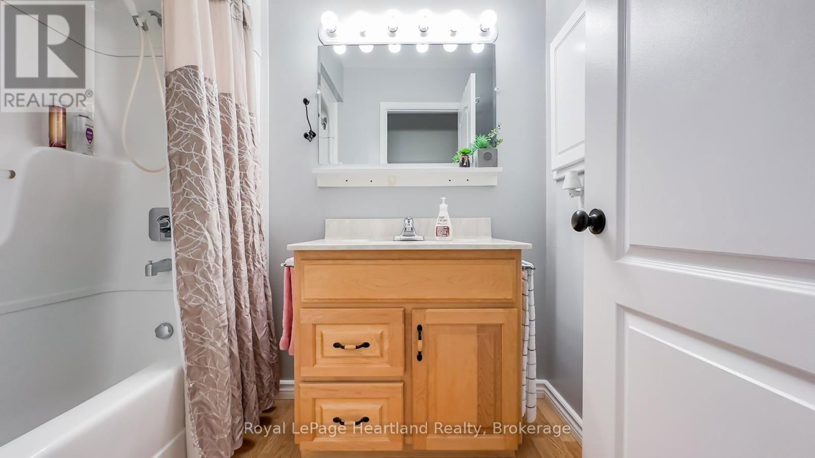 106 OXFORD STREET Image 8
