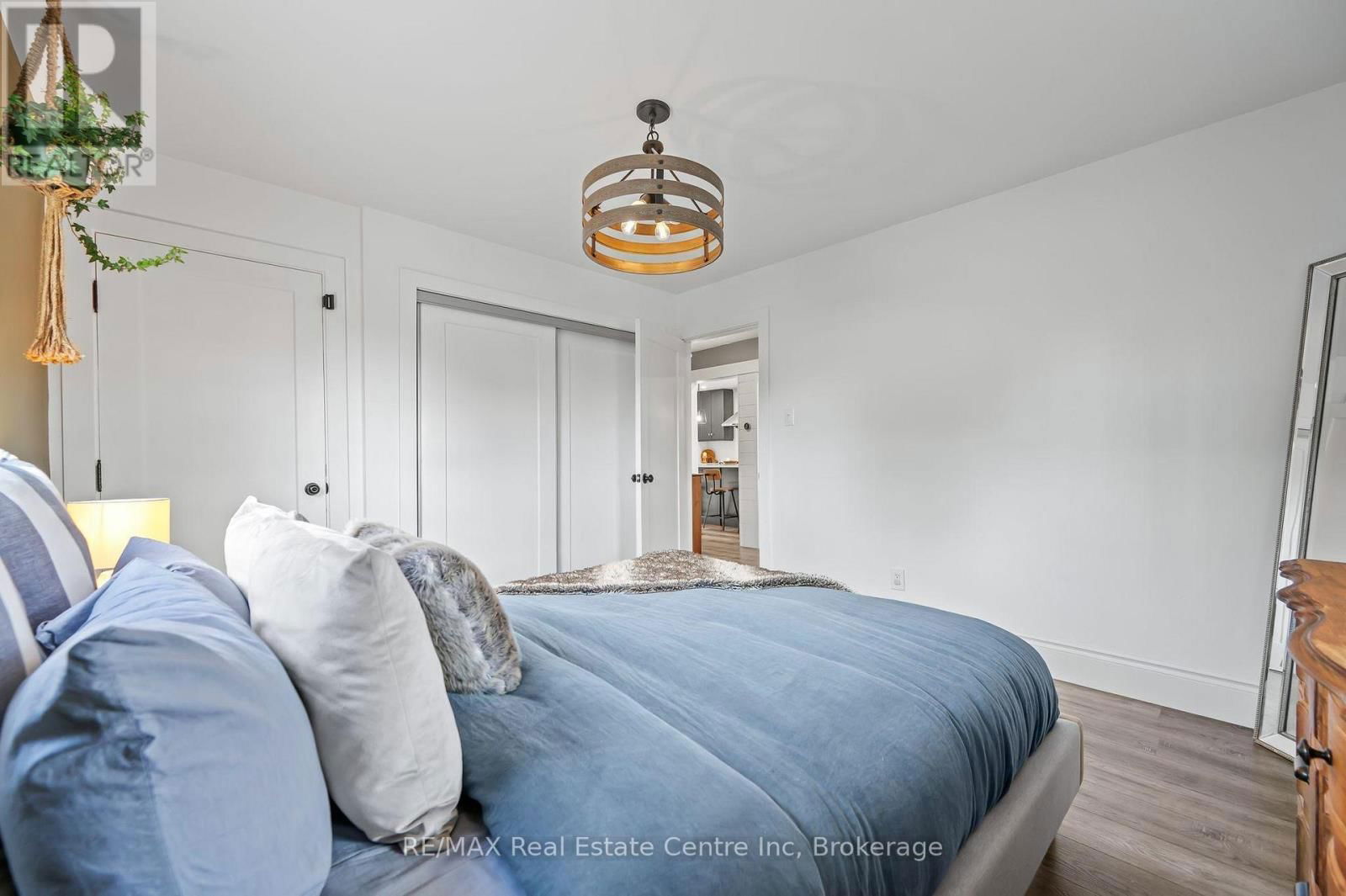 270 KATHLEEN STREET Image 14