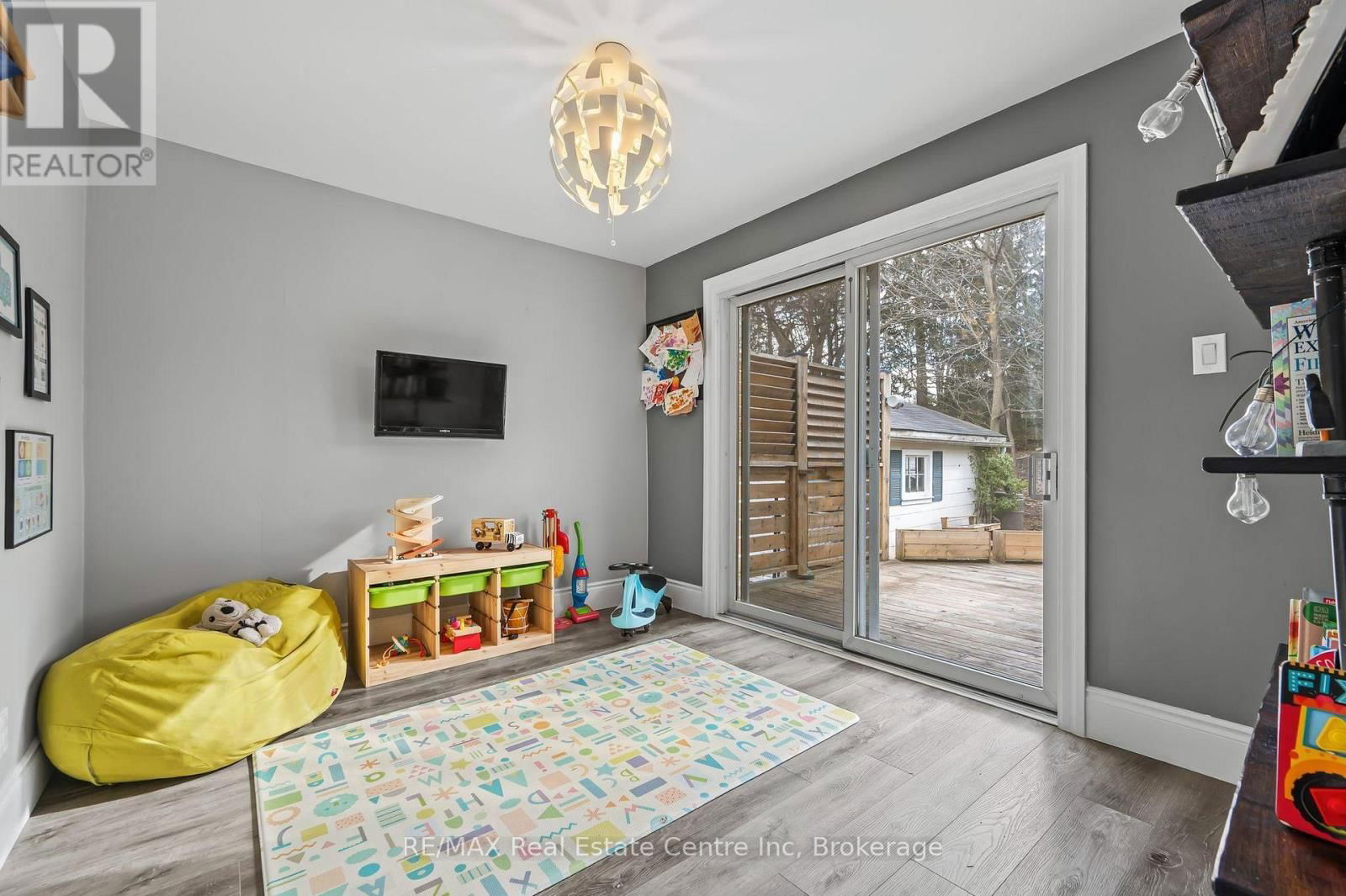 270 KATHLEEN STREET Image 15