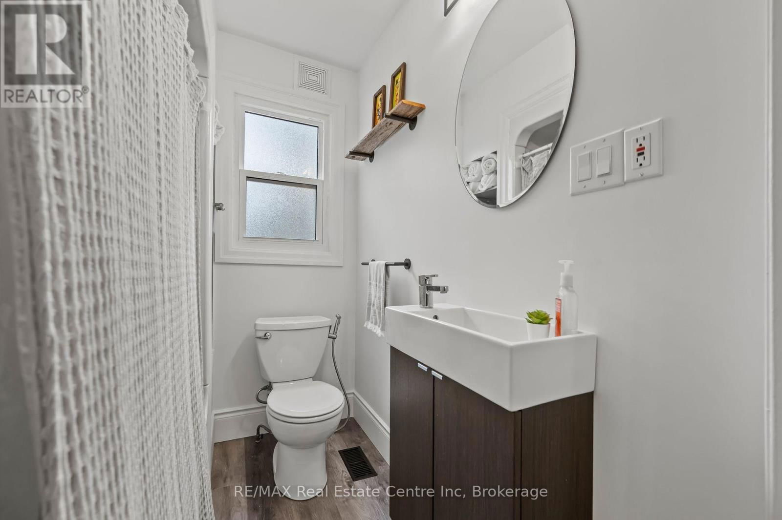 270 KATHLEEN STREET Image 16