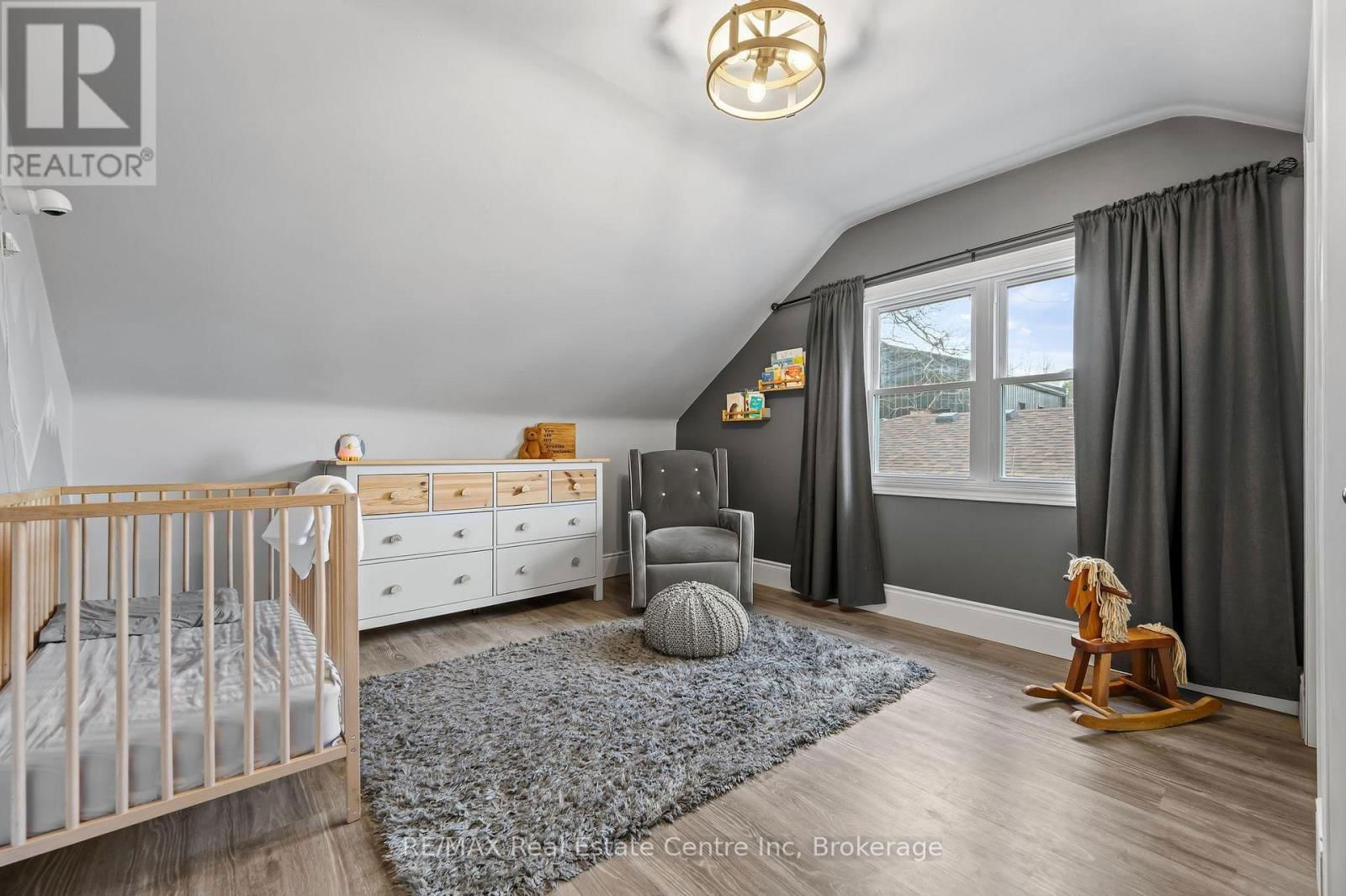 270 KATHLEEN STREET Image 18
