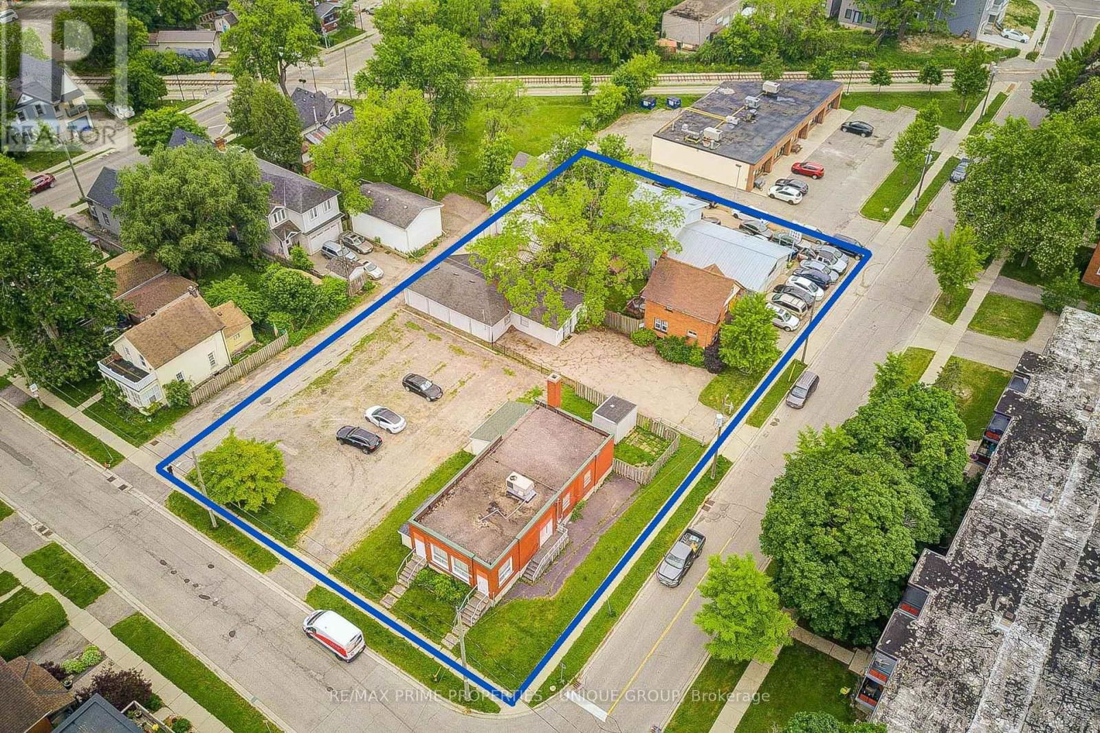 155 AHRENS STREET WEST Image 11