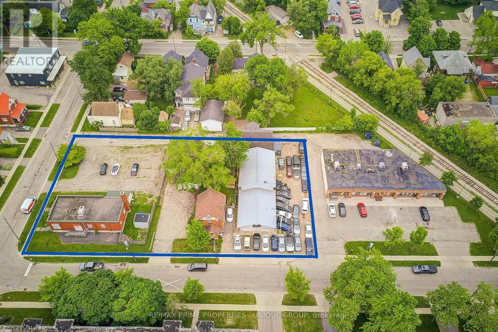 155 AHRENS STREET WEST Image 12