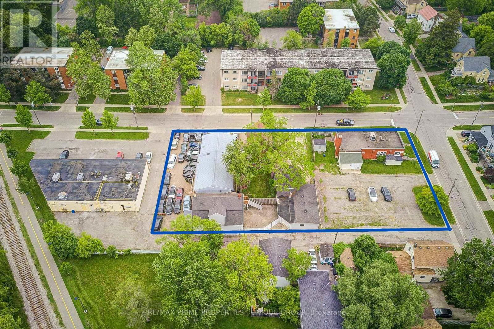 155 AHRENS STREET WEST Image 15
