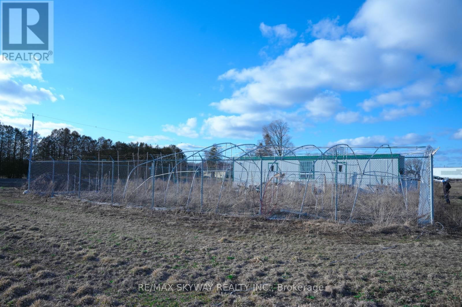 4688 GODBY ROAD Image 15