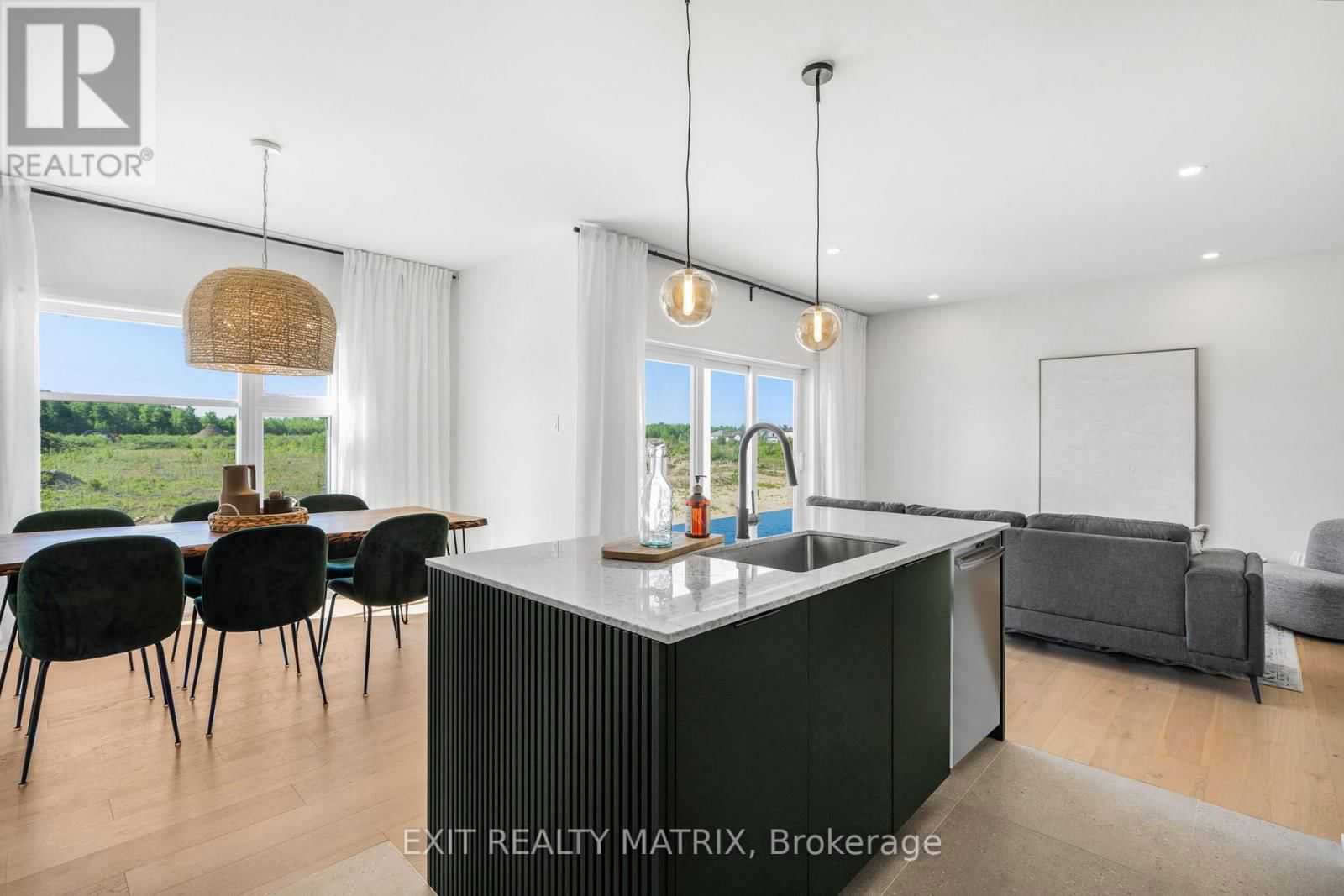 29 MAYER STREET Image 10