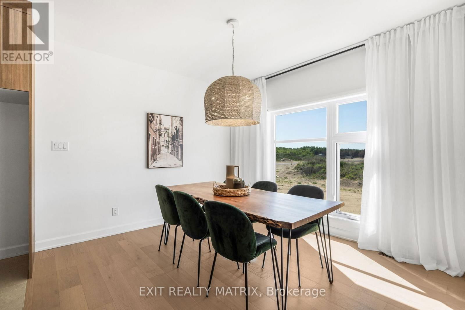 29 MAYER STREET Image 11