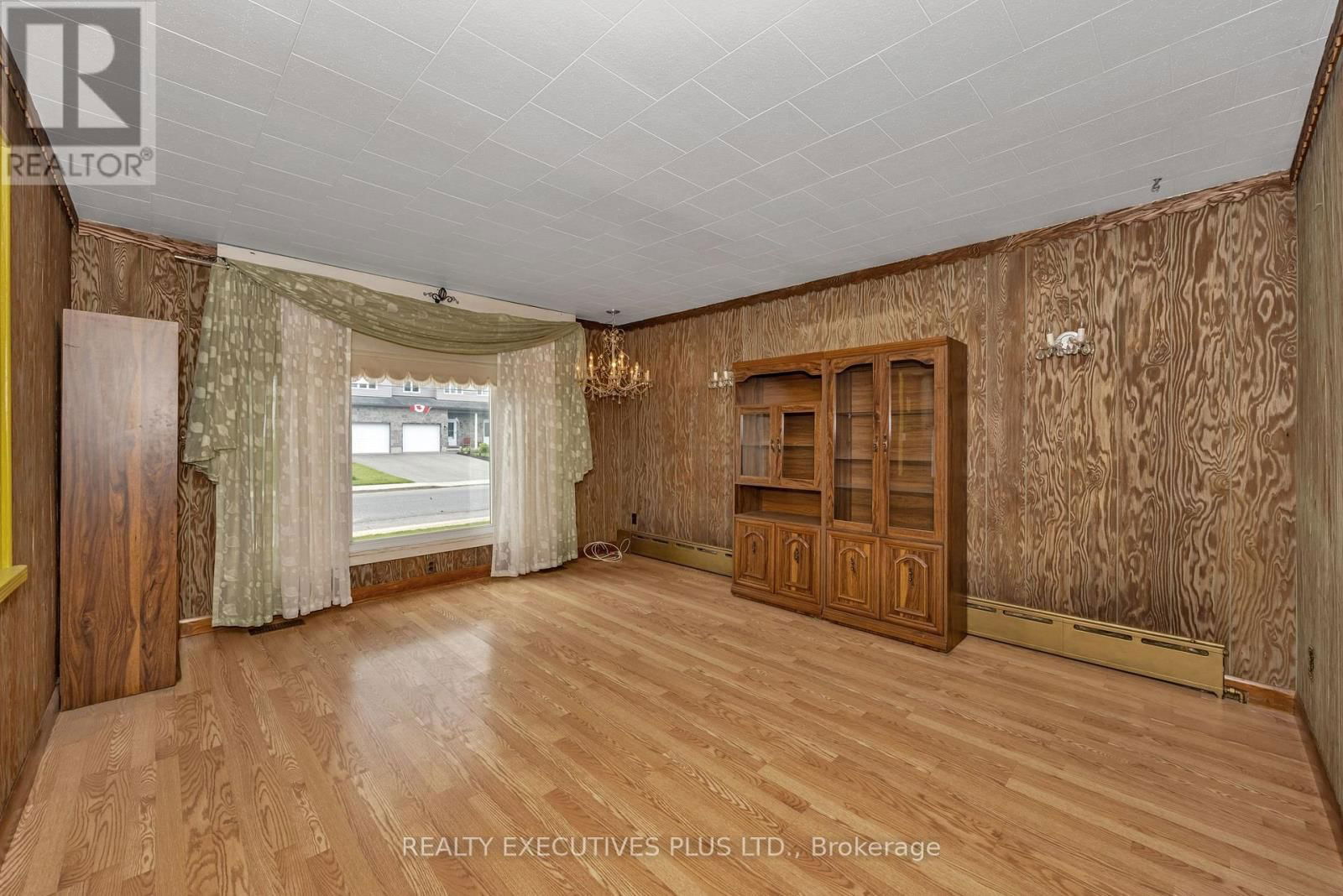 143 HERBERT STREET Image 10