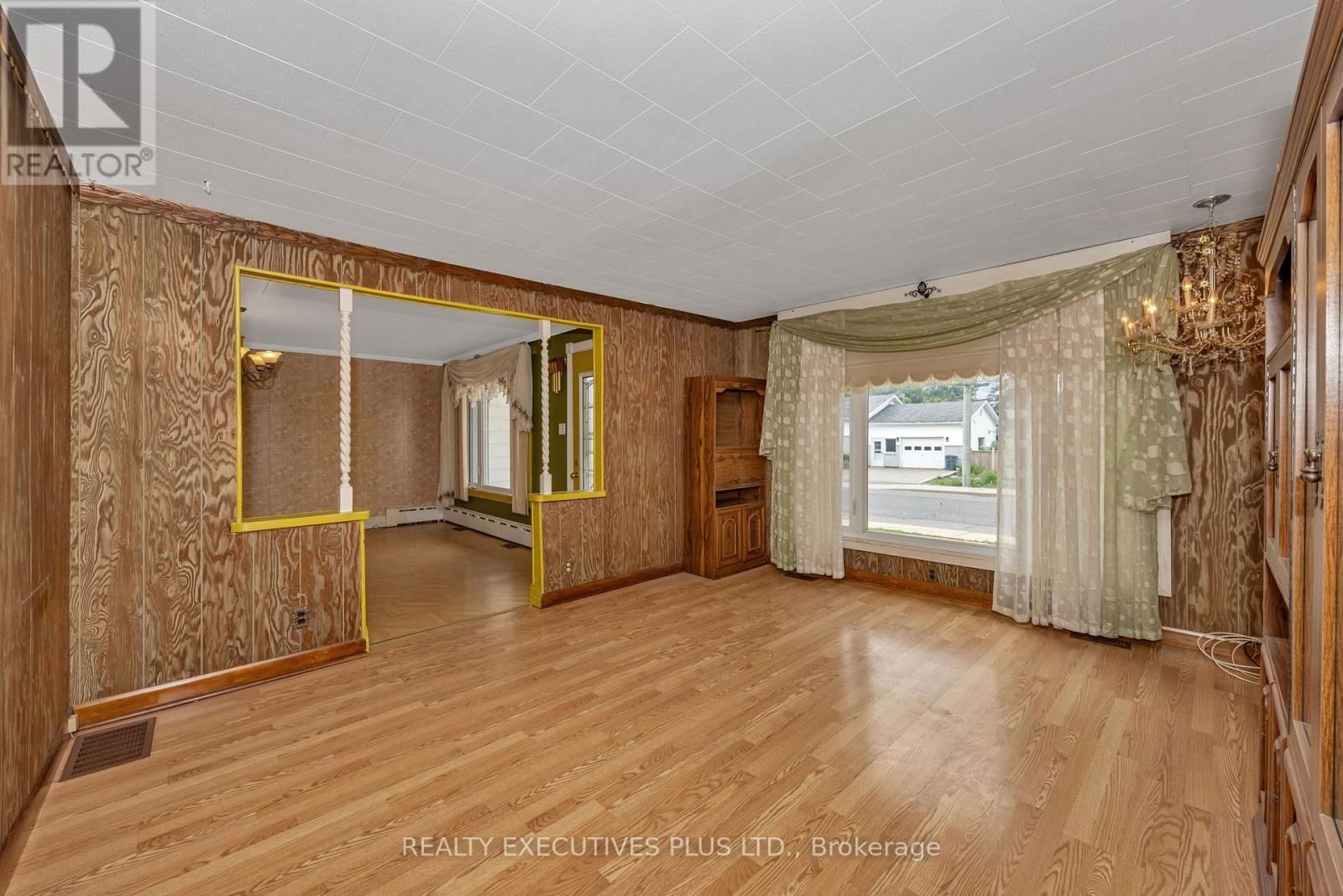143 HERBERT STREET Image 11