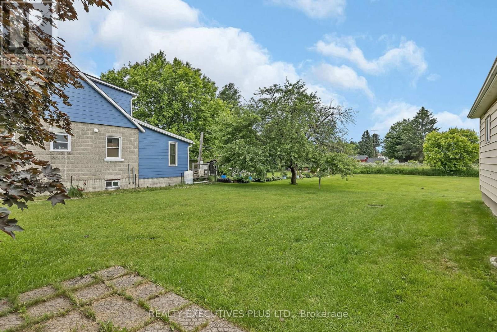 143 HERBERT STREET Image 21