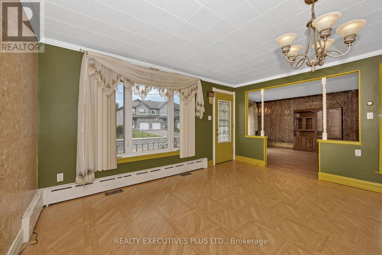 143 HERBERT STREET Image 9