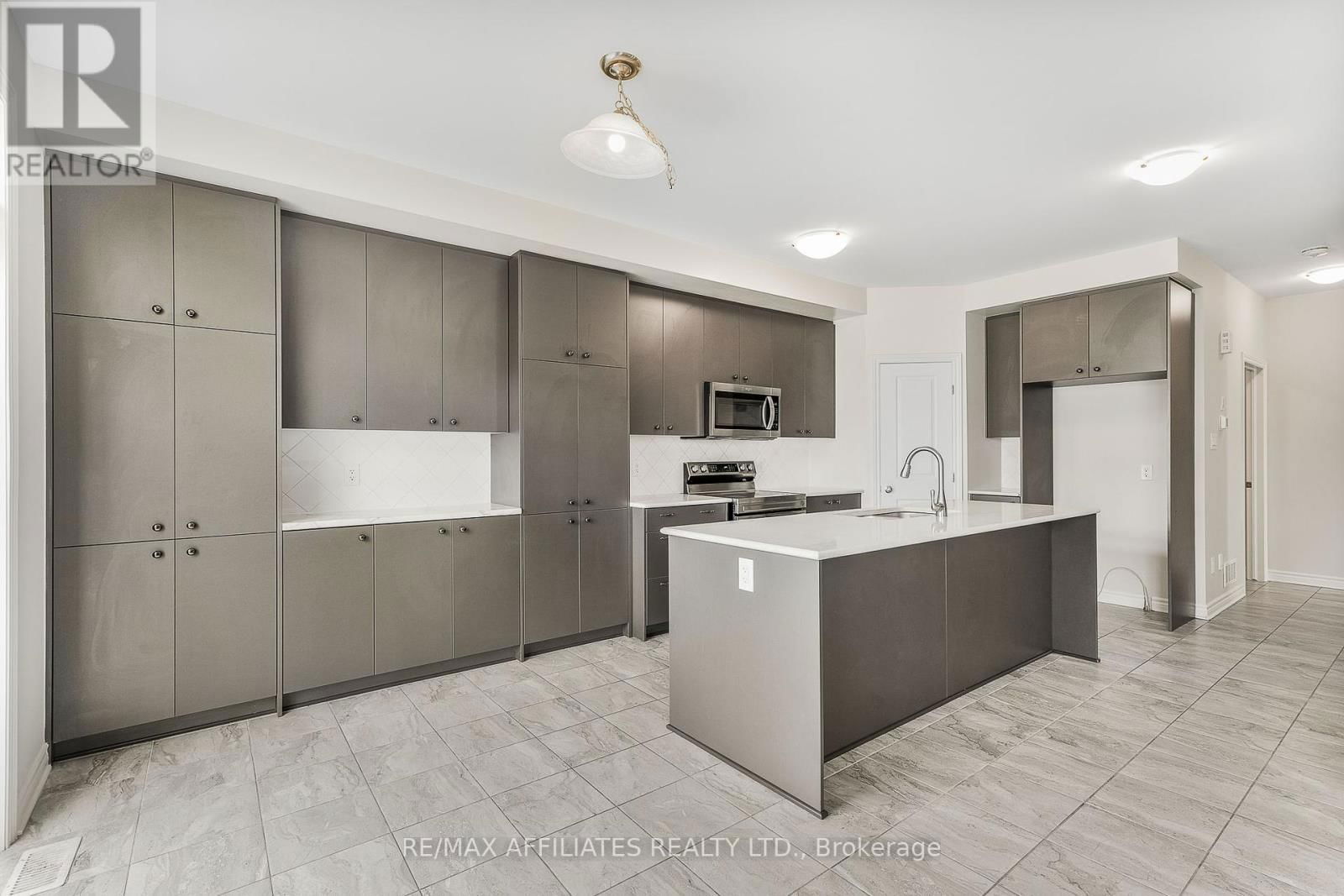 784 NAMUR STREET Image 11