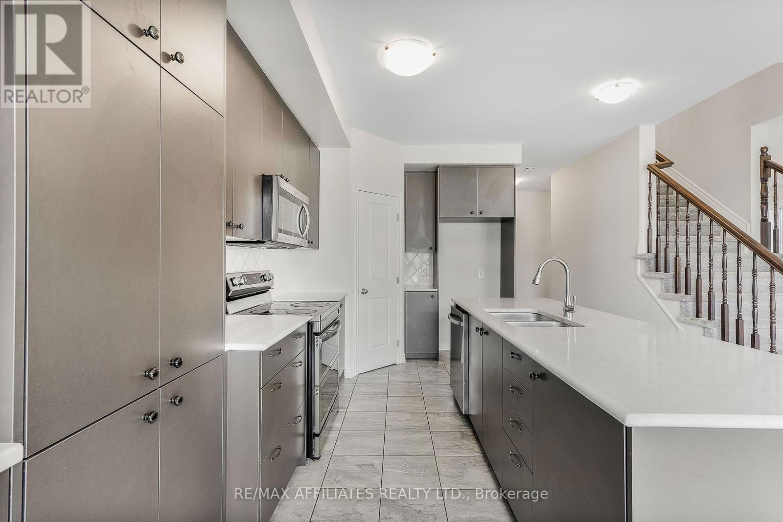 784 NAMUR STREET Image 13