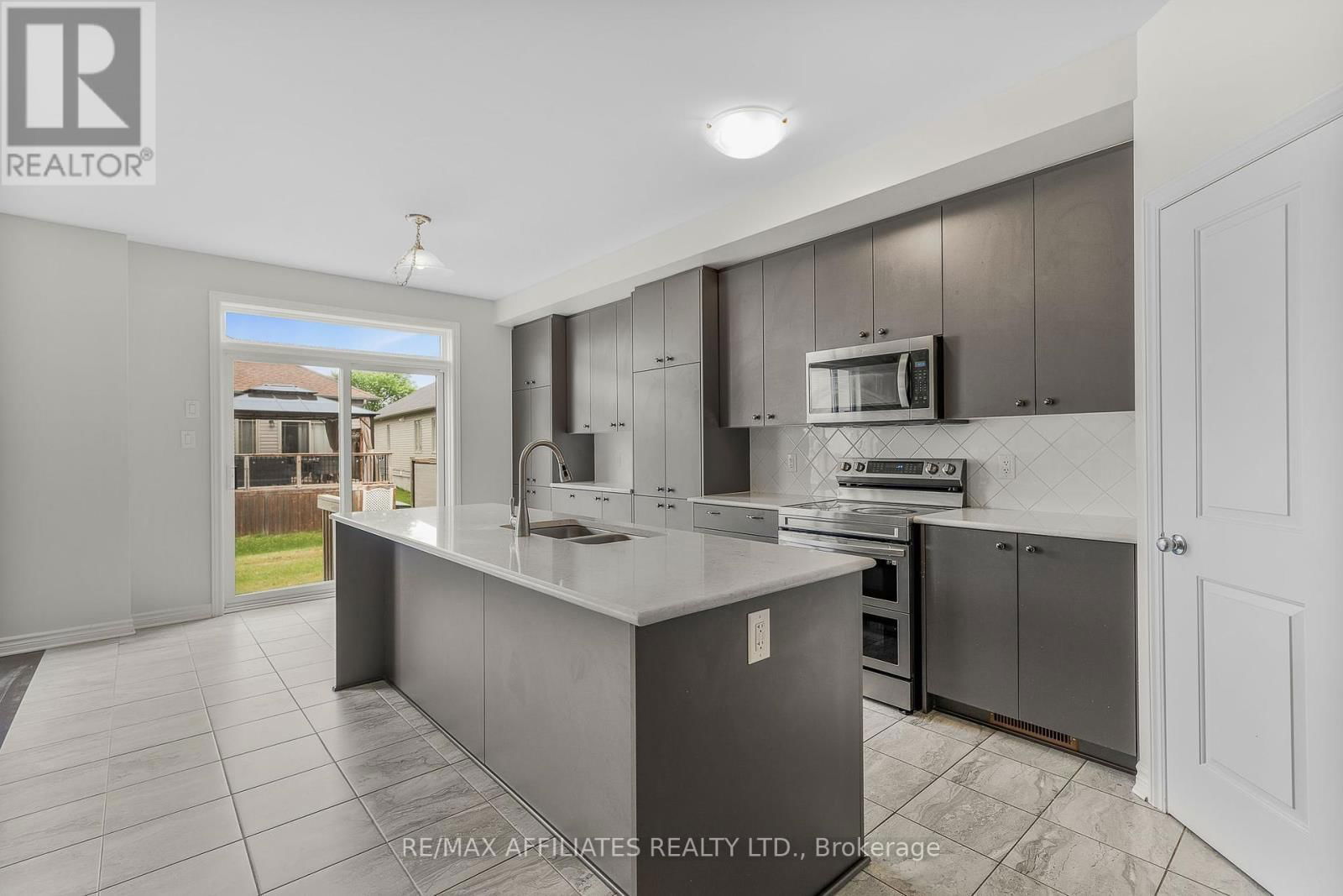 784 NAMUR STREET Image 14
