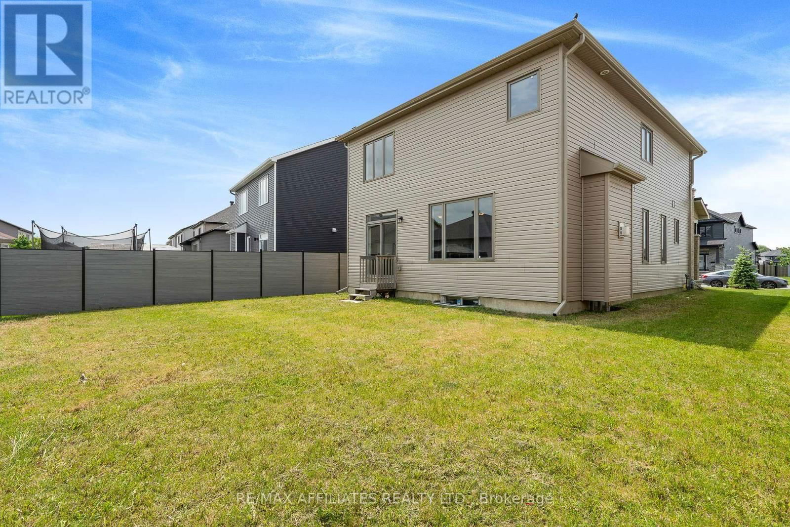 784 NAMUR STREET Image 29