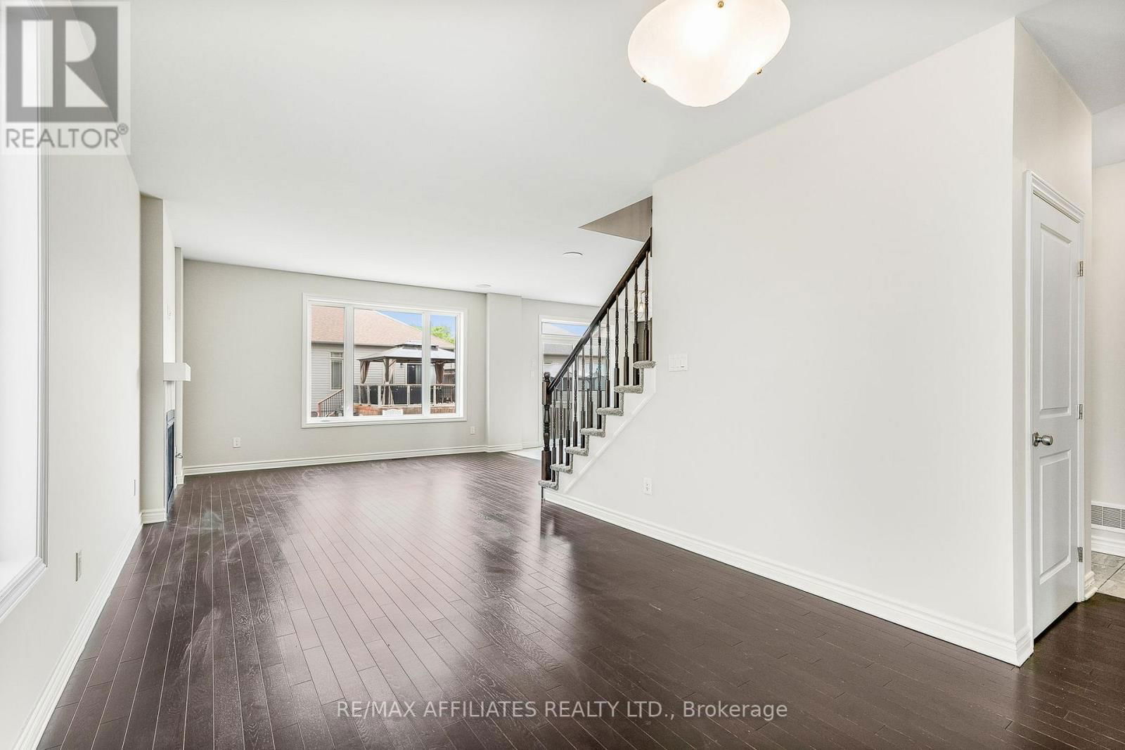 784 NAMUR STREET Image 6