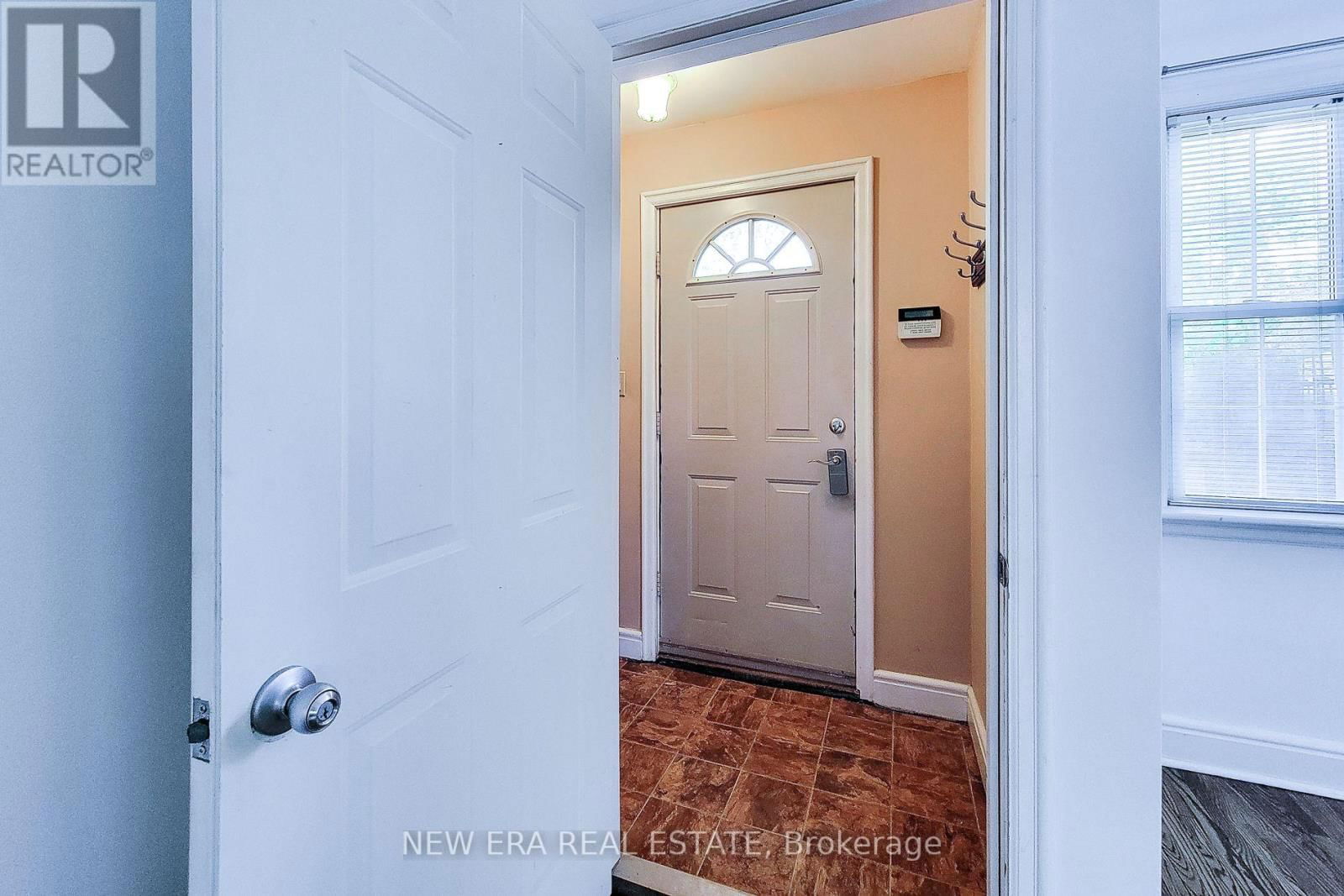 131 ERINDALE AVENUE Image 11