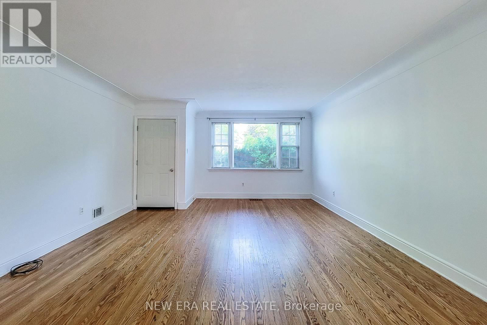 131 ERINDALE AVENUE Image 12