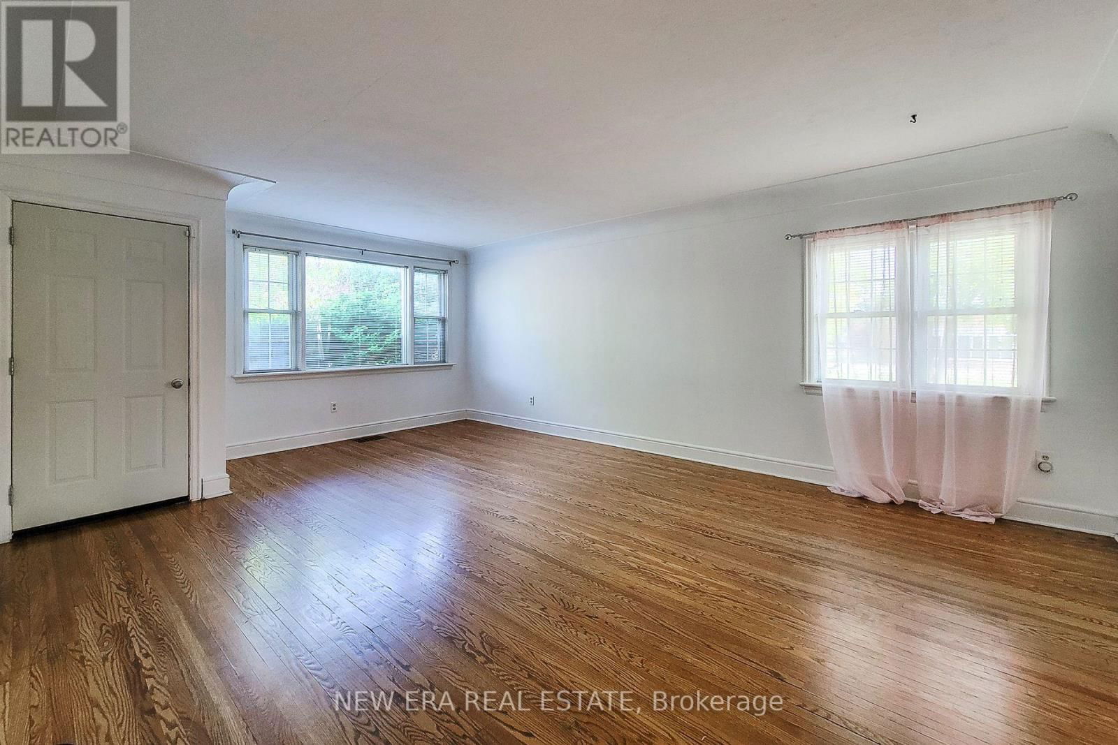 131 ERINDALE AVENUE Image 13
