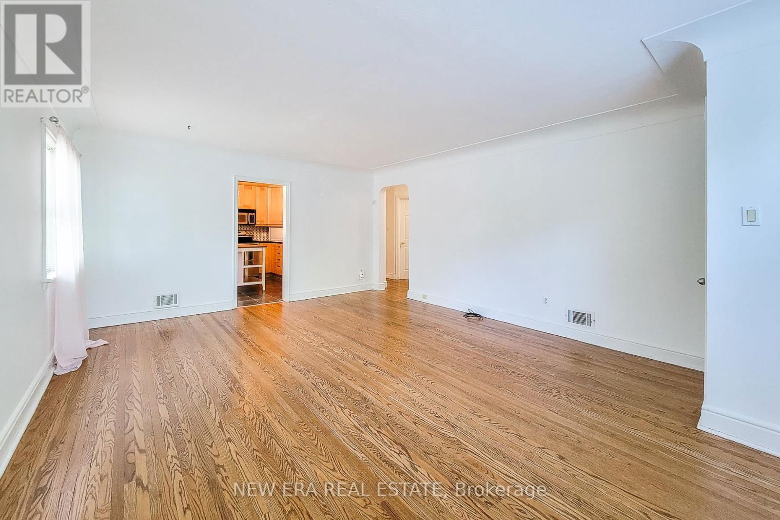 131 ERINDALE AVENUE Image 14