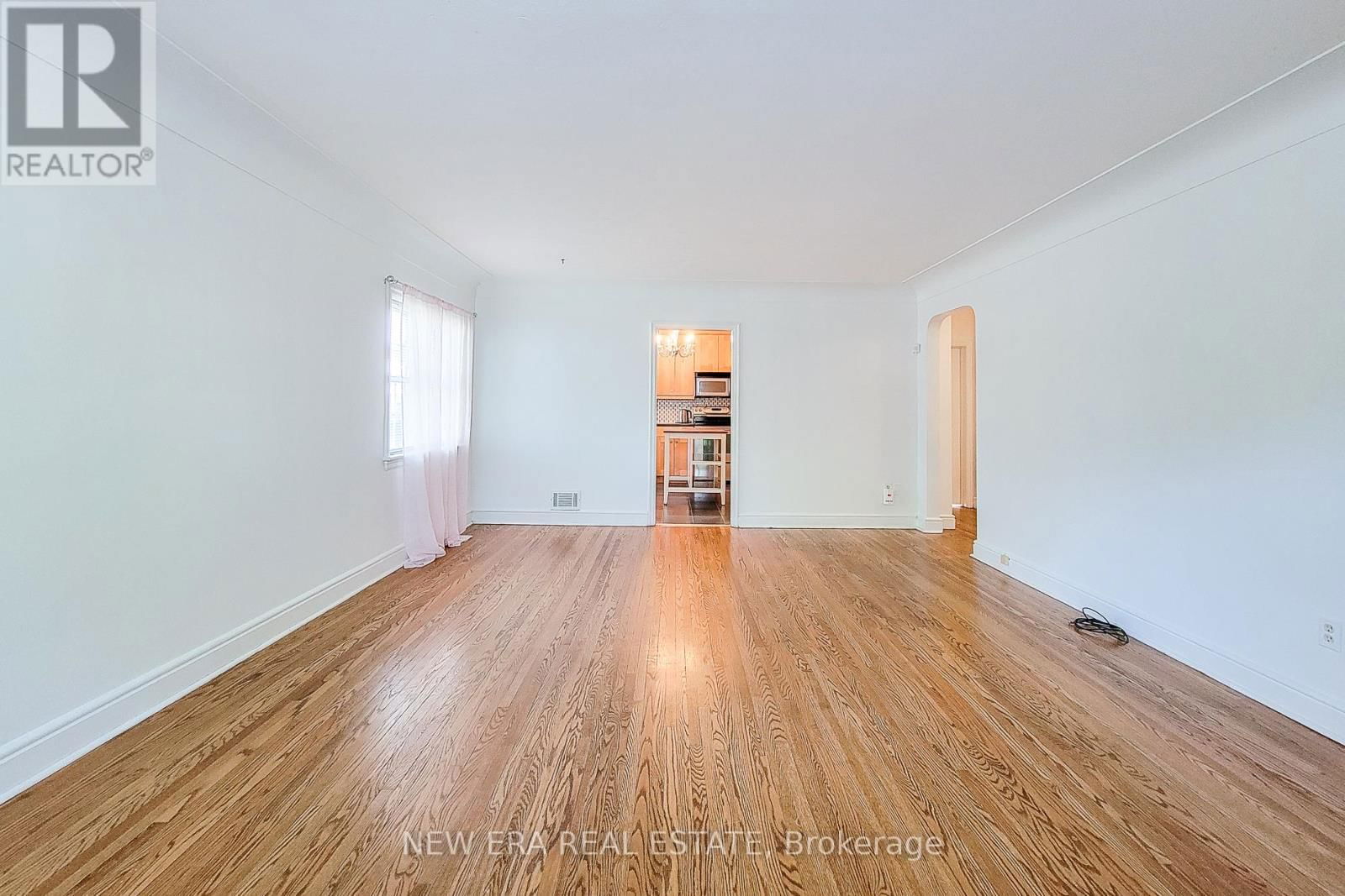 131 ERINDALE AVENUE Image 15