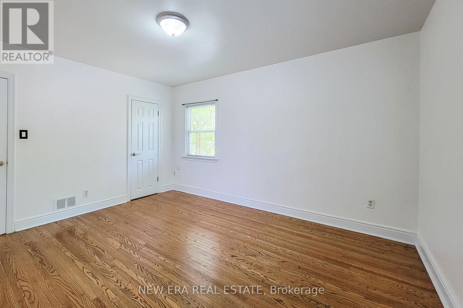 131 ERINDALE AVENUE Image 22