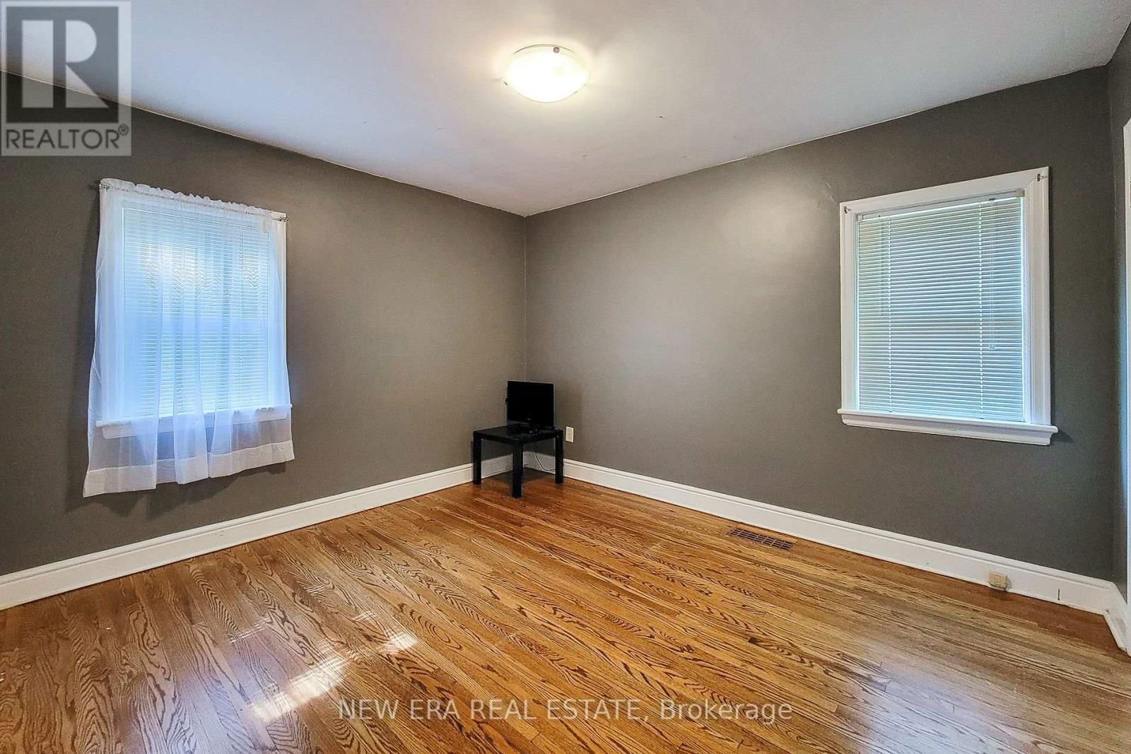 131 ERINDALE AVENUE Image 23