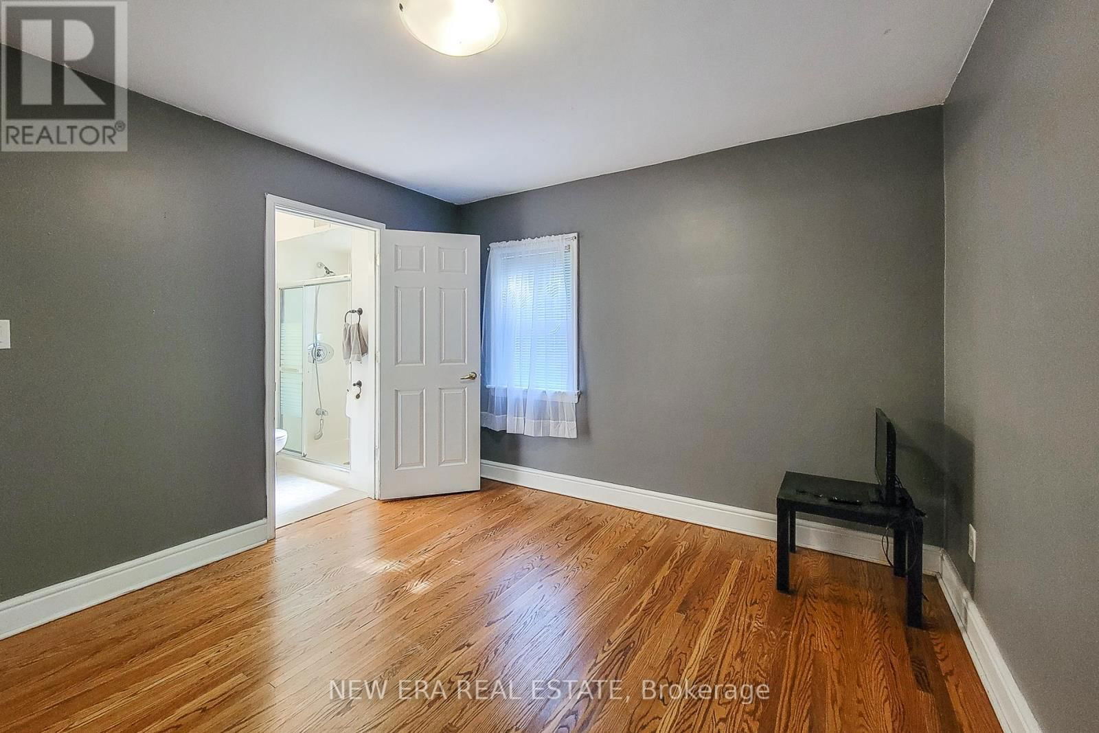 131 ERINDALE AVENUE Image 24