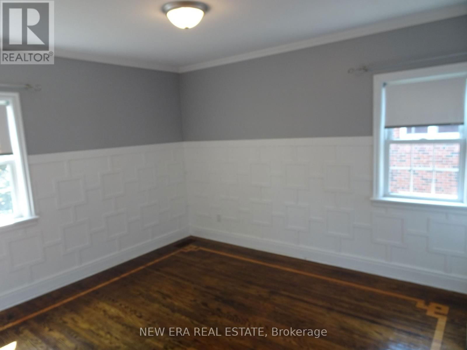 131 ERINDALE AVENUE Image 32