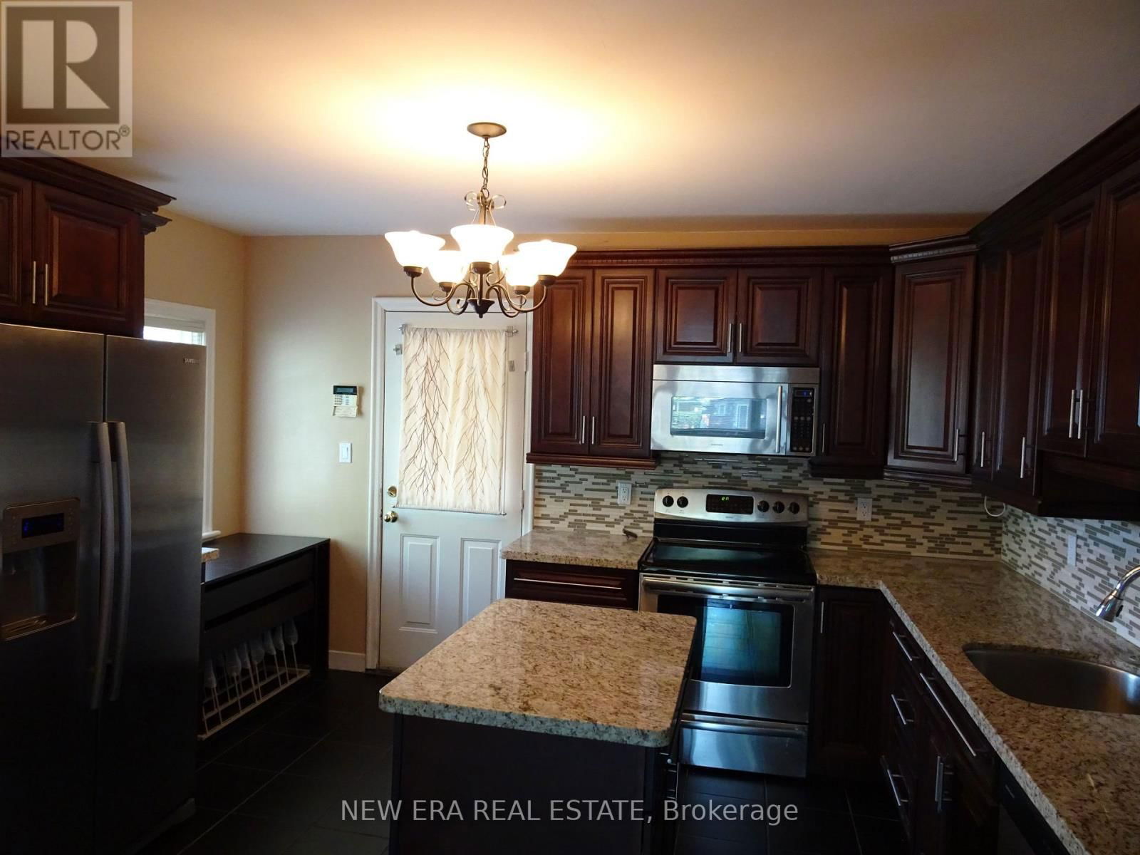 131 ERINDALE AVENUE Image 35