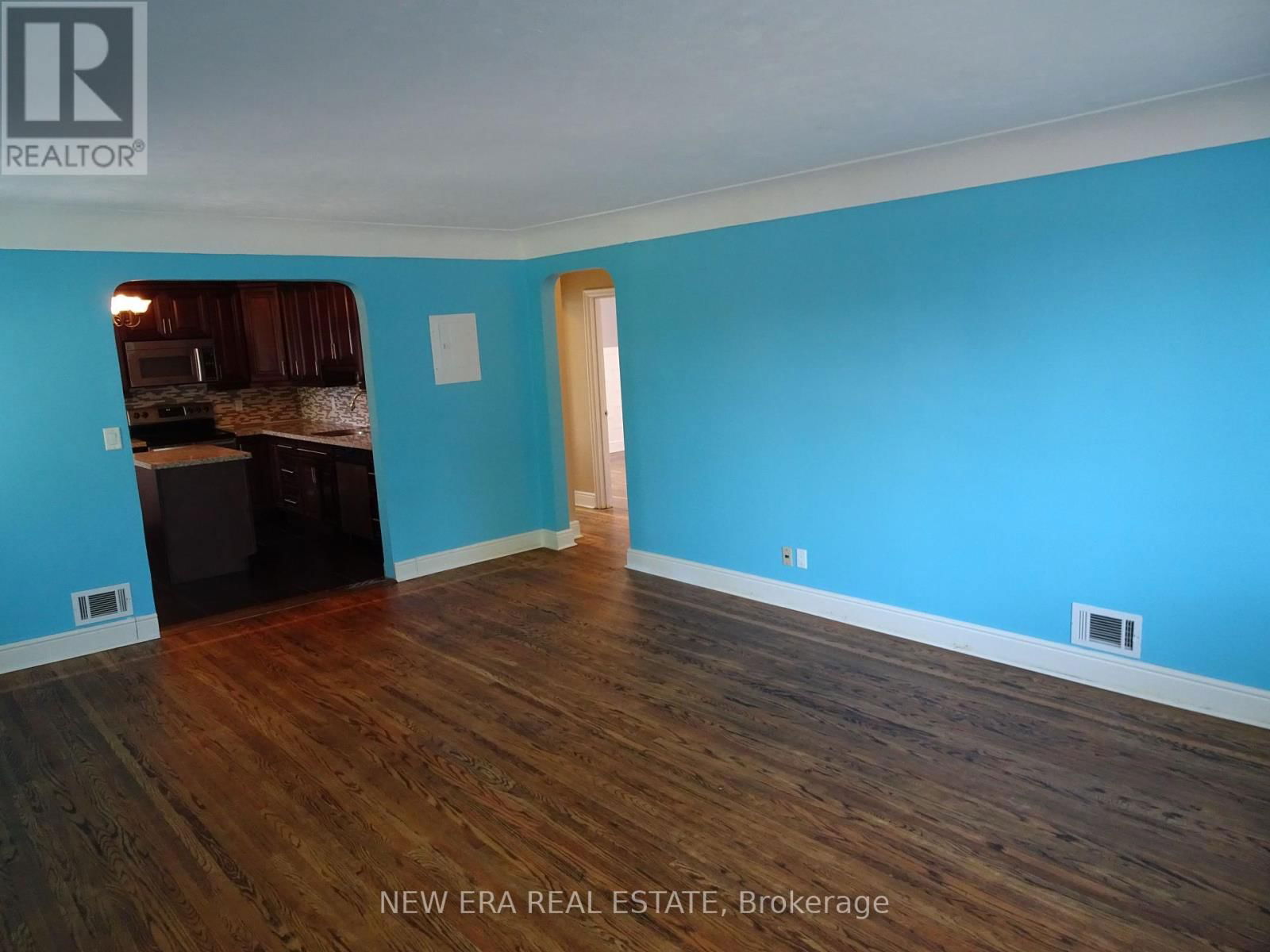131 ERINDALE AVENUE Image 36