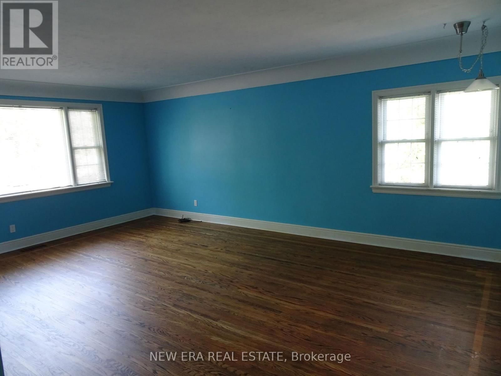 131 ERINDALE AVENUE Image 37