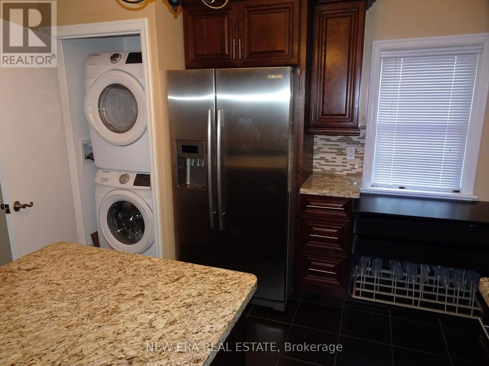 131 ERINDALE AVENUE Image 40
