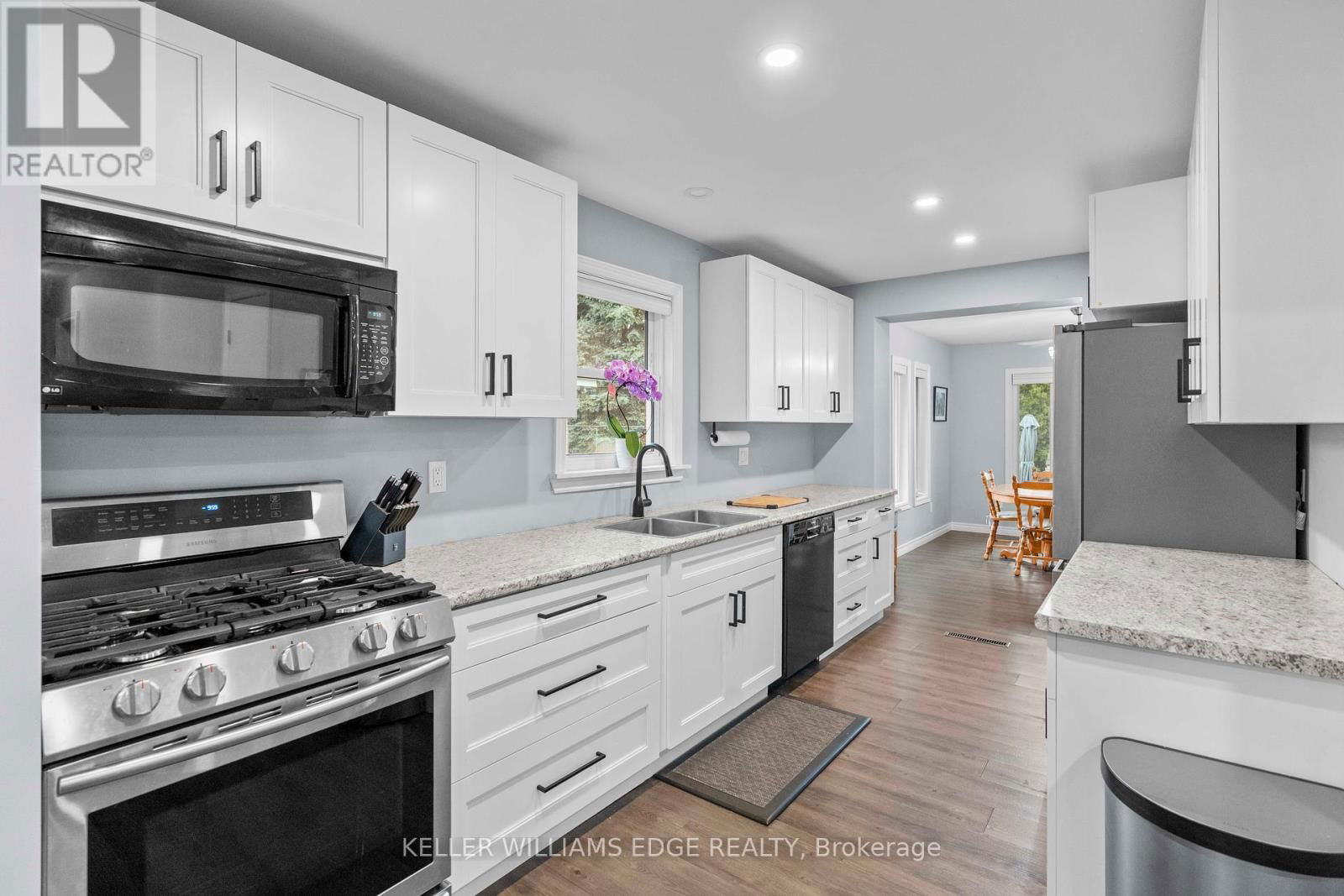 2 WEST 22ND STREET Image 11